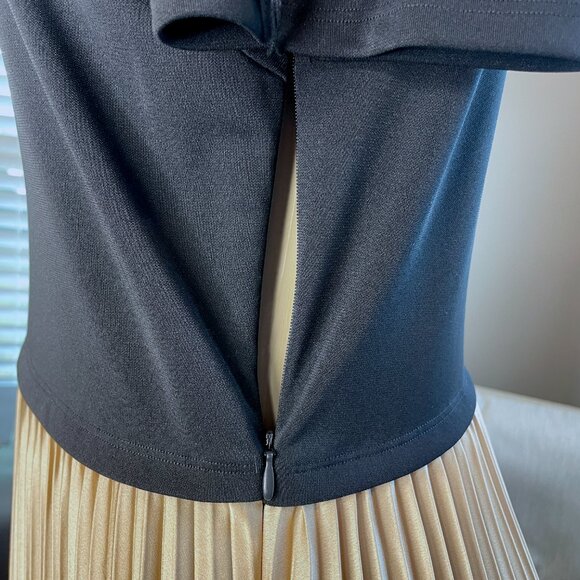 KARL LAGERFELD Pleated Cut Out Dress NWT Sz Sm - Picture 8 of 12